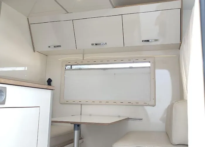 Autocaravana En El Centro De Bienestar Tfm *