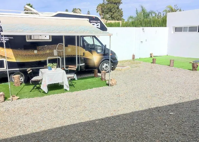 营地 Autocaravana En El Centro De Bienestar Tfm