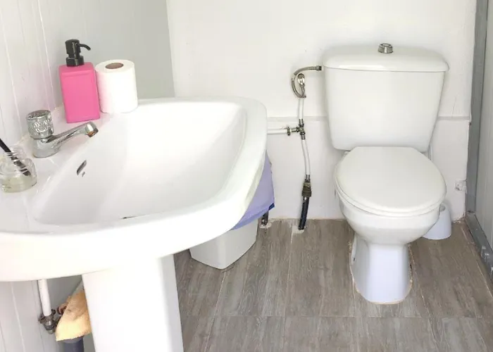 Autocaravana En El Centro De Bienestar Tfm